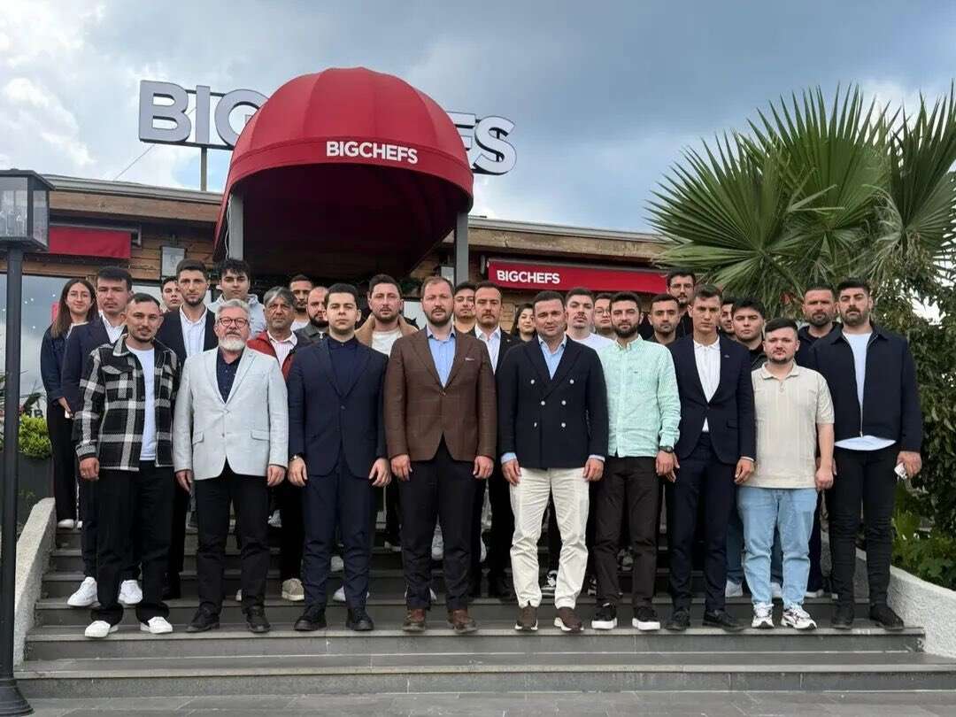 ​AK Parti Muğla İl Başkanı Cengizhan Güngör Fethiye’de Gençlerle Buluştu 3